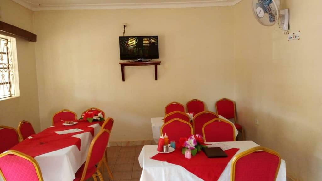 Kanberra Hotel Lira Kültér fotó